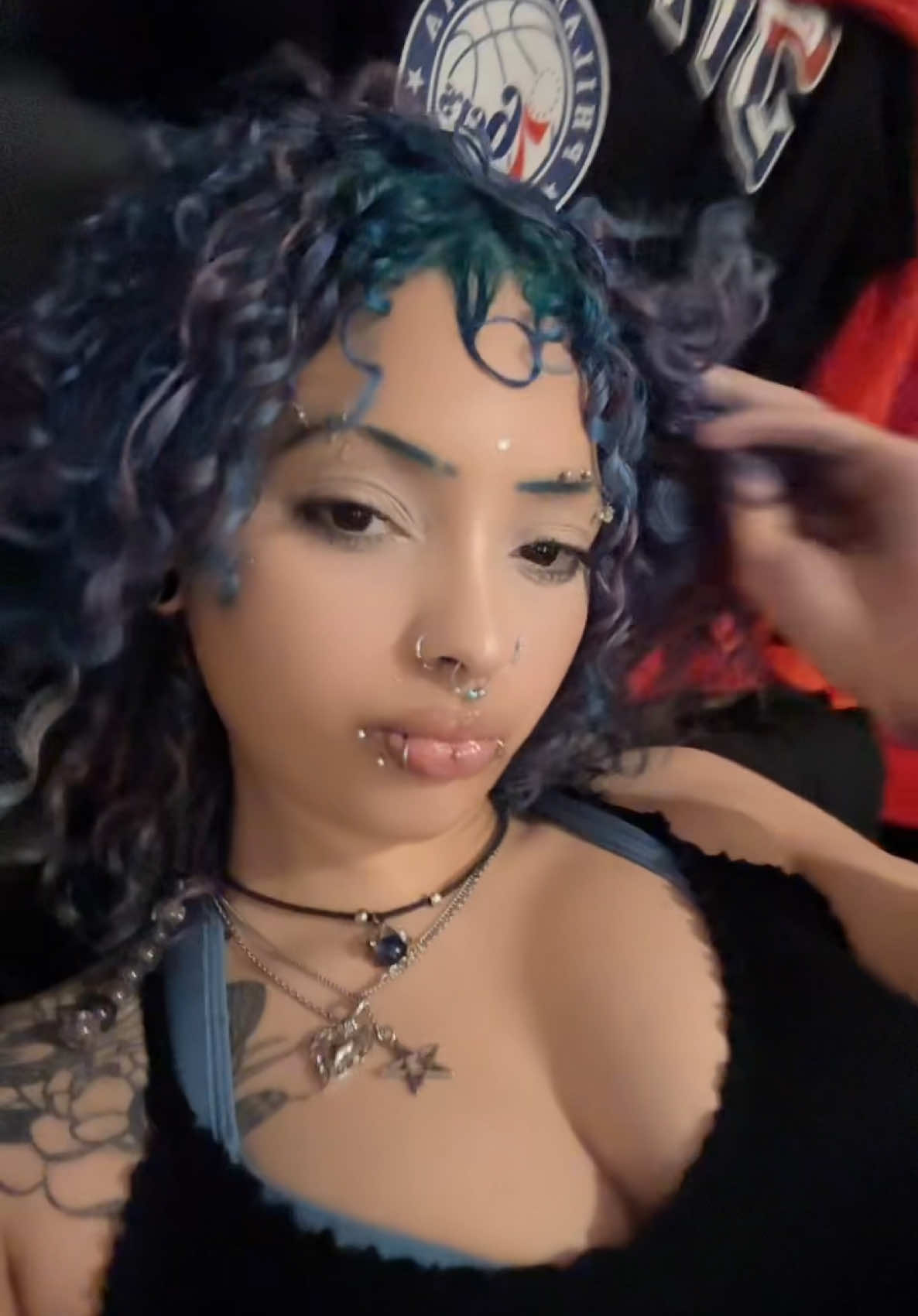 @>:)