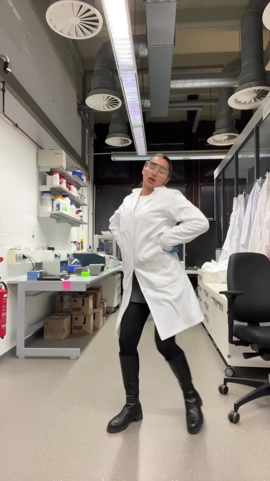 @Emilia the Chemist👩🏽🔬💃