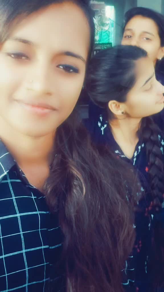 @👑Divya 👑