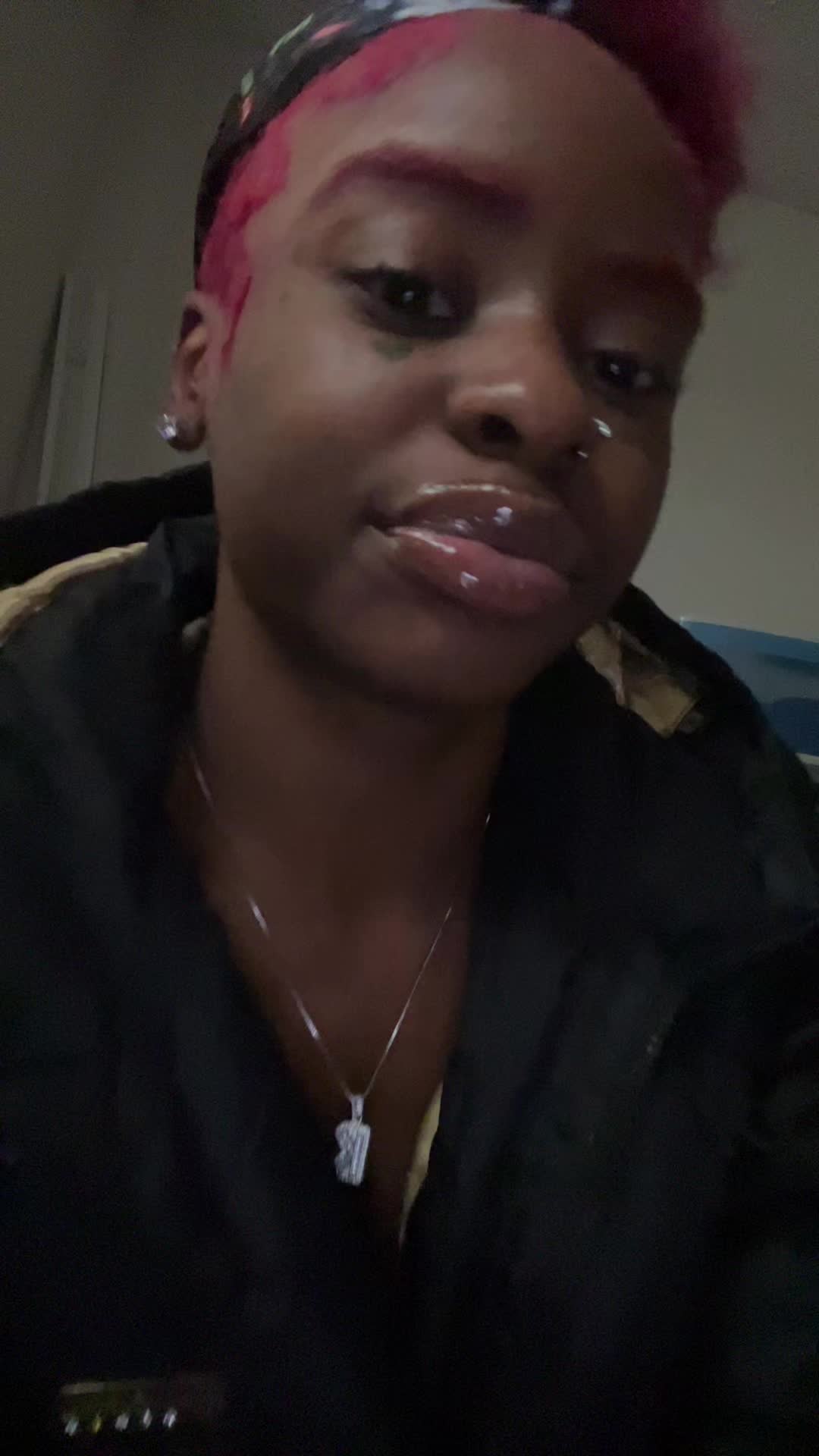 @YES it be queefin .