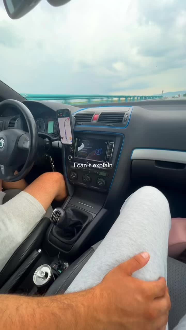 @adelela998
