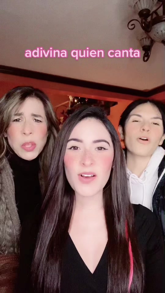 @VickyRoma🪩🎶