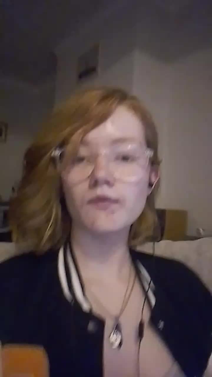 @gaptoothed_cozplayer>:3