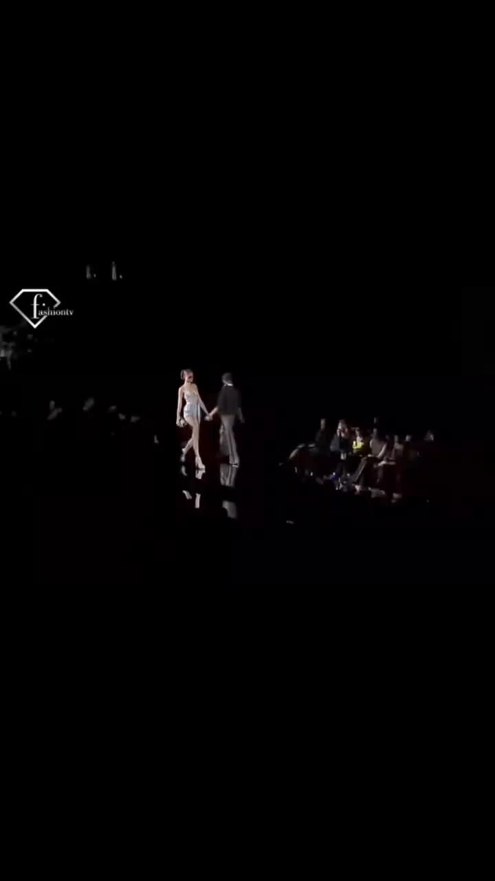 @Fashion 00's✨️🖤
