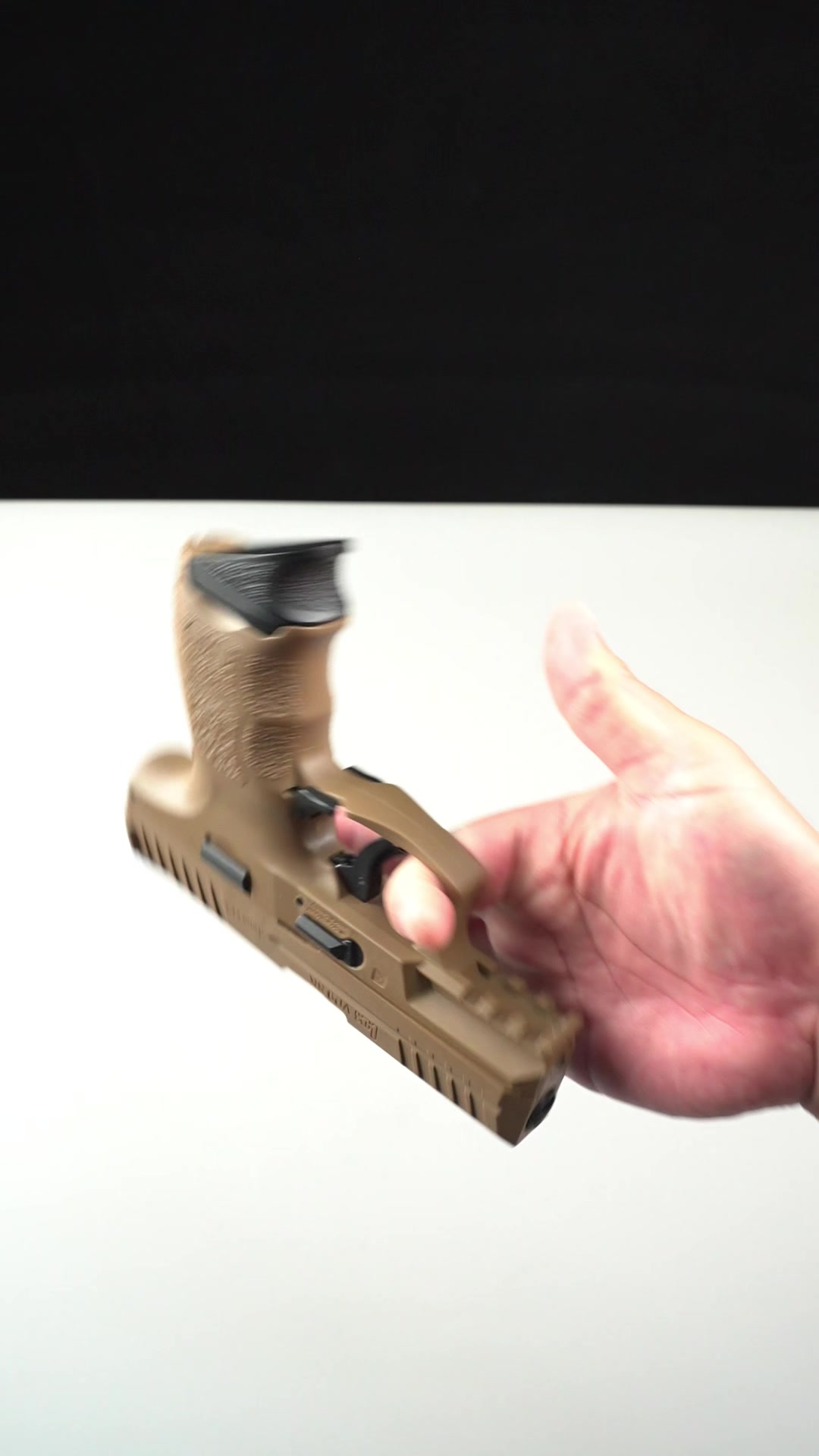 @akagtoy.com