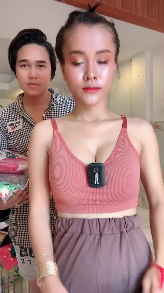 @ផេកFB:បោះដុំគ្រឿងក្រអូបដីហ៊ុយ