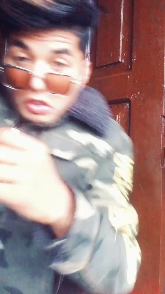 @Aayuxh_