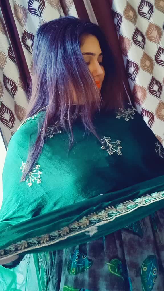 @👑 TANIA MAAN 👑