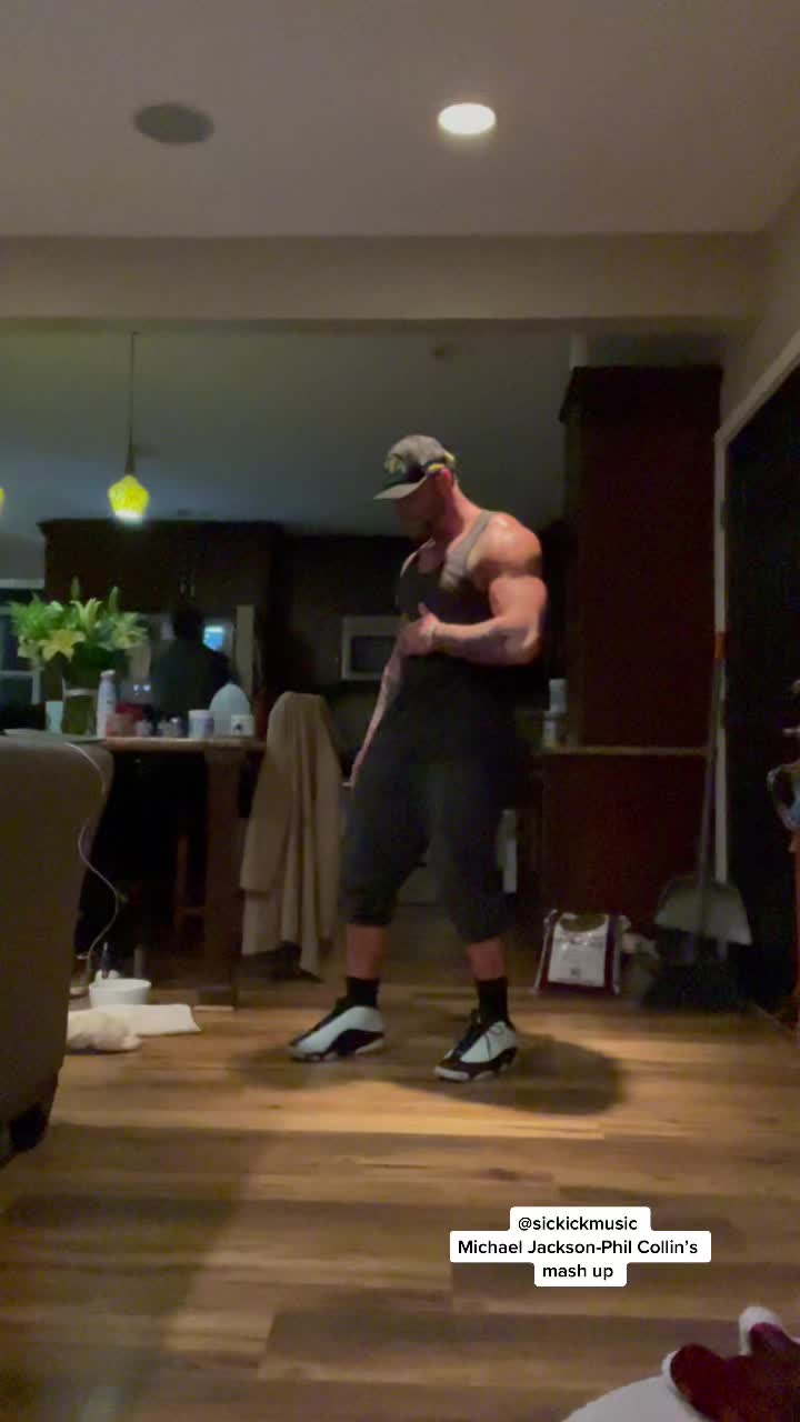 @The.dancing.bodybuilder