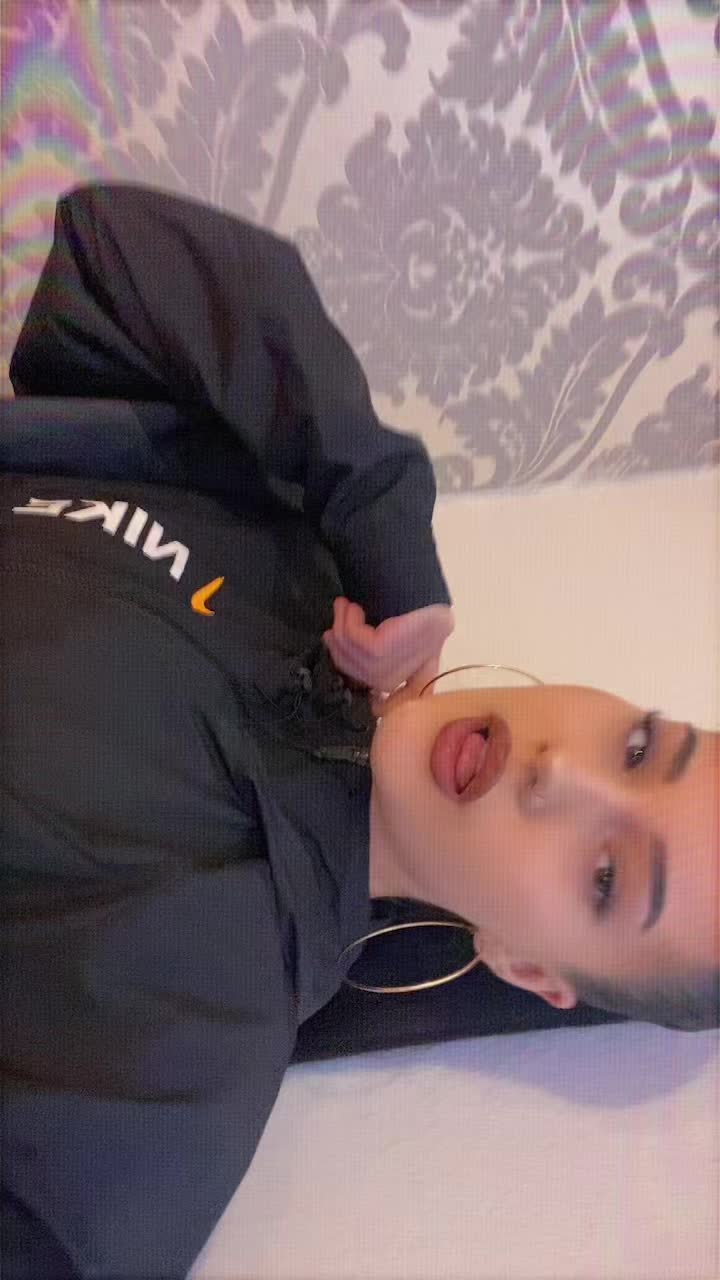 @🖤