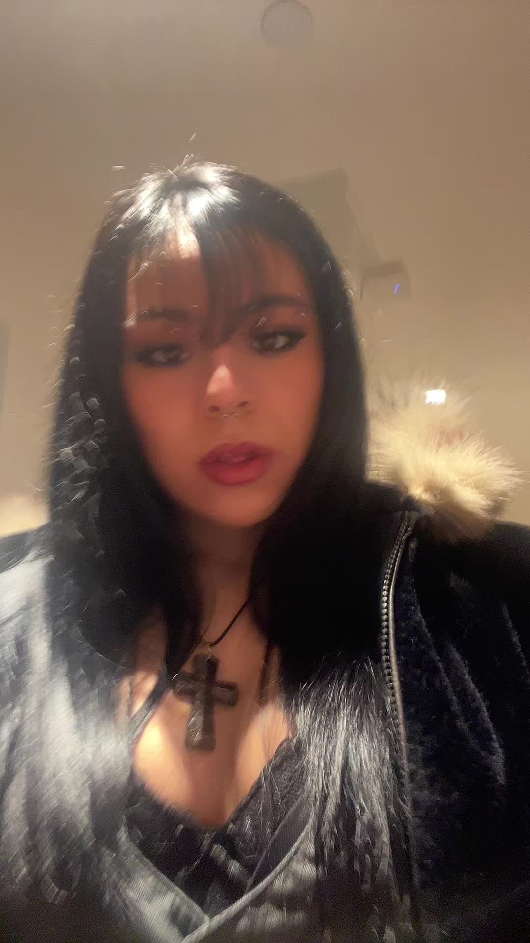 @christi&ntilde;a