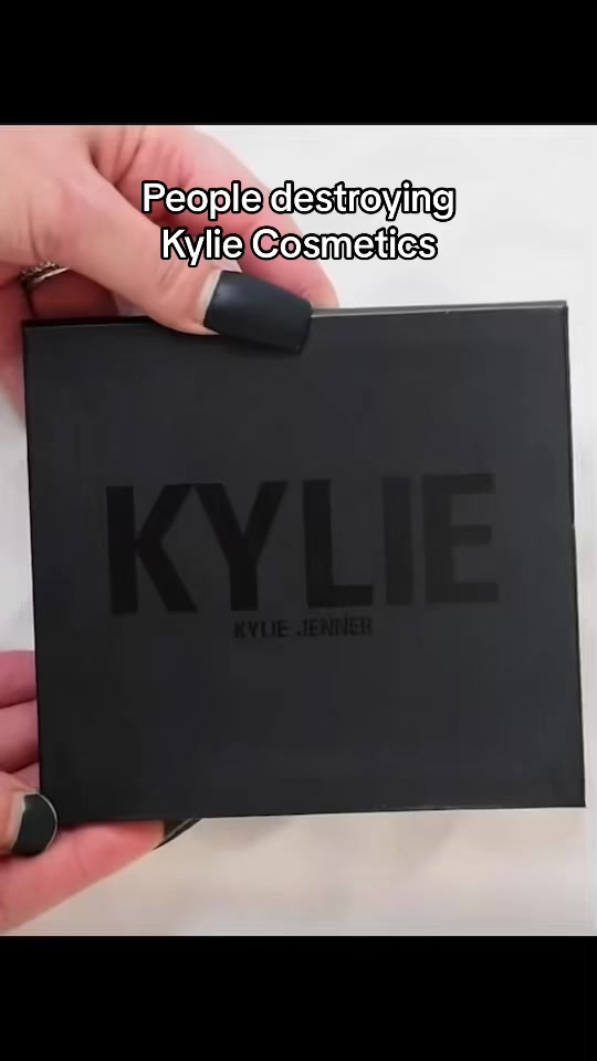 @𝑲𝒚𝒍𝒊𝒆 𝑭𝒂𝒏𝑷𝒂𝒈𝒆