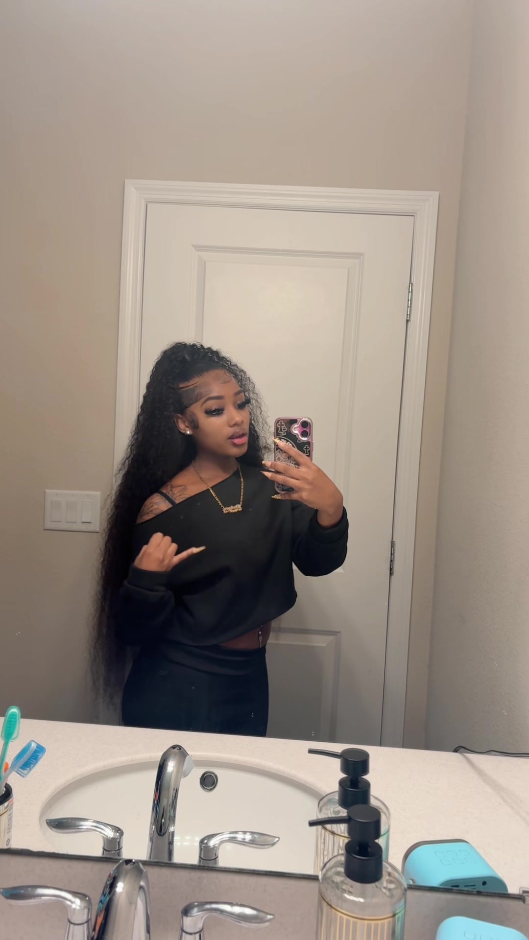 @robyn.