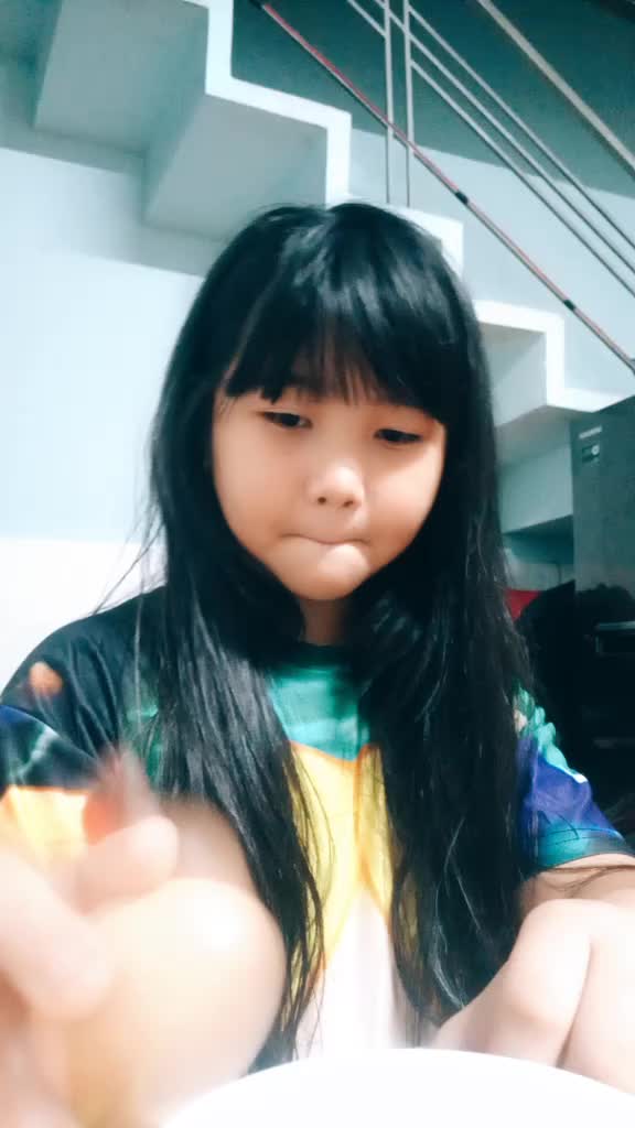 @●︿●