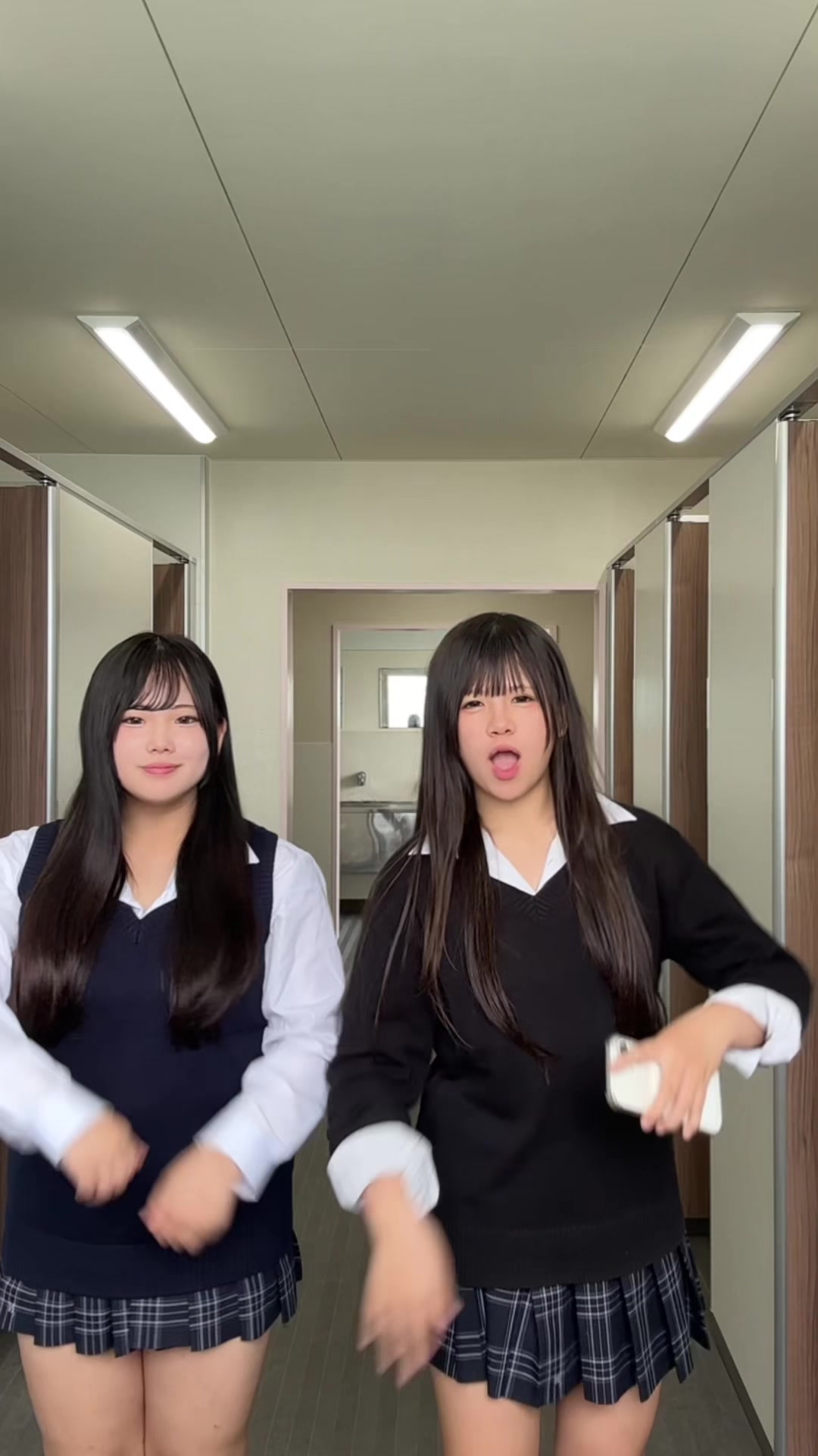 @ひな