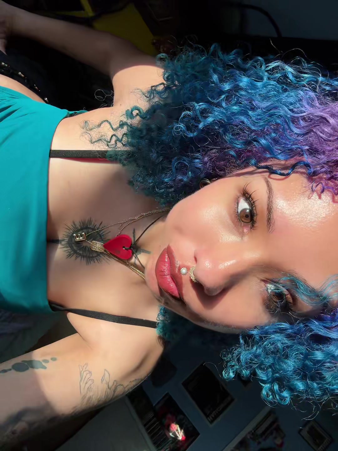 @thegirlinurphone