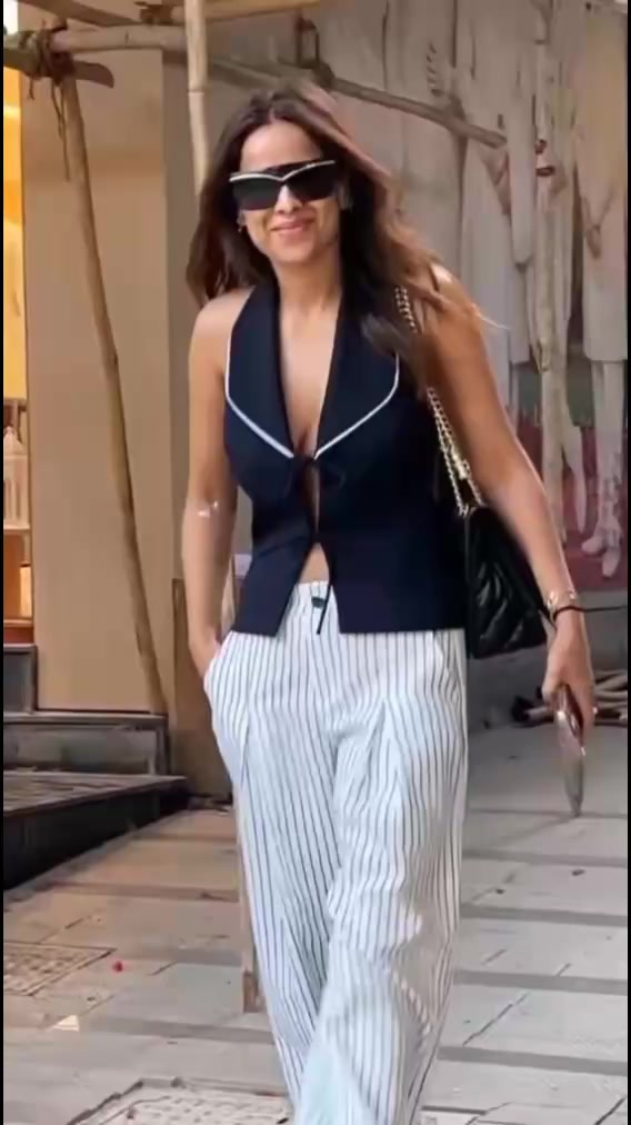 @nia Sharma