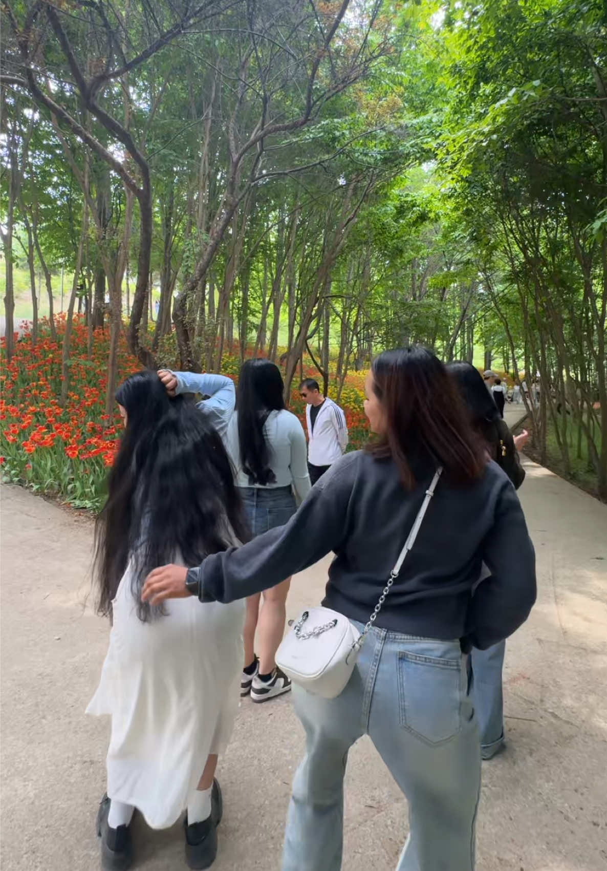 @Unee🍒