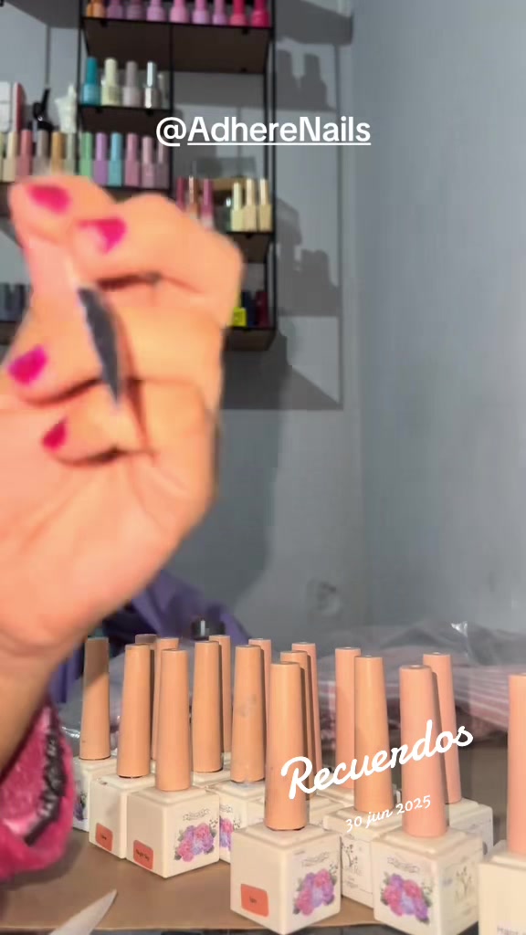@mahalonails&lashes