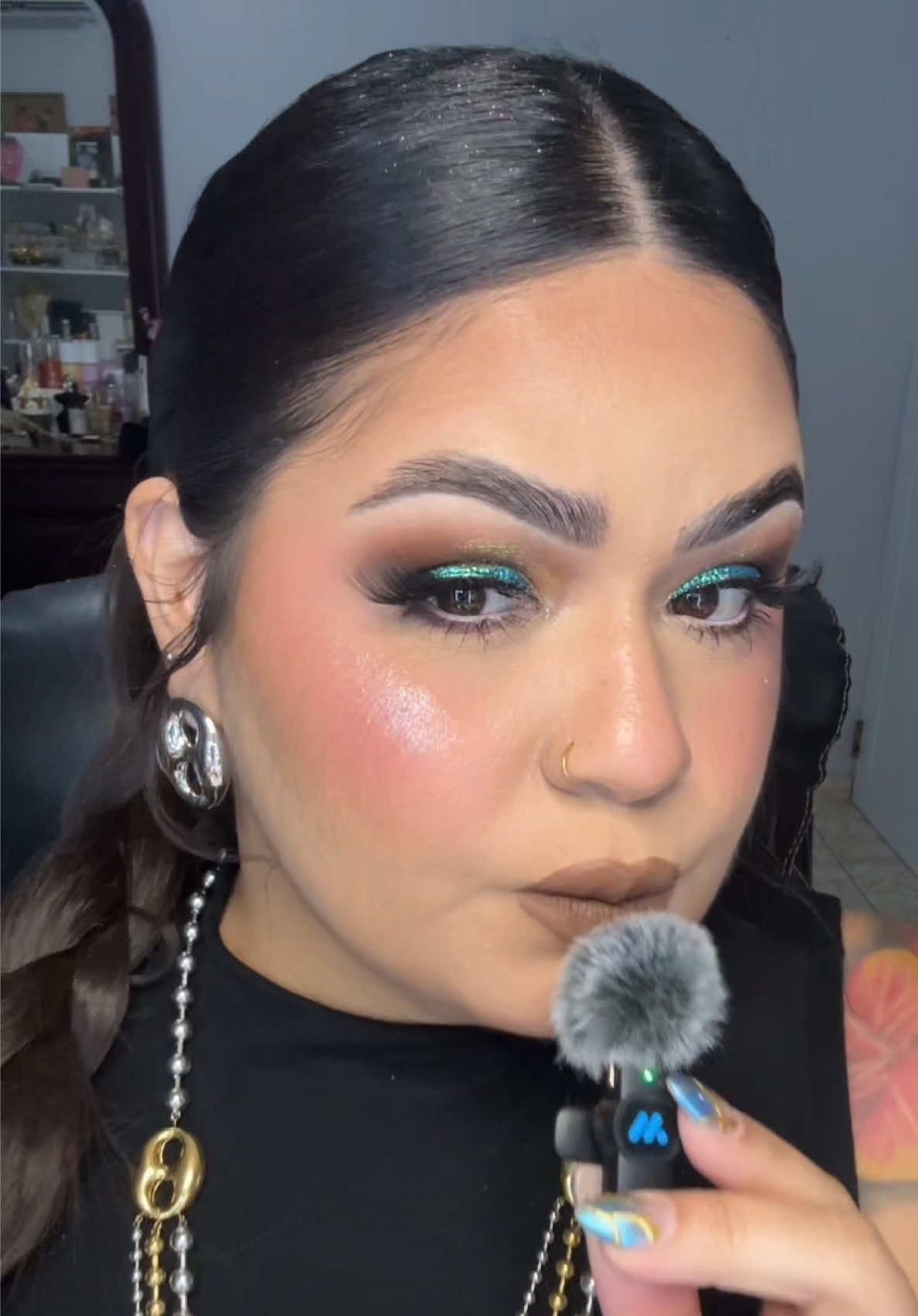 @Curvy beauty