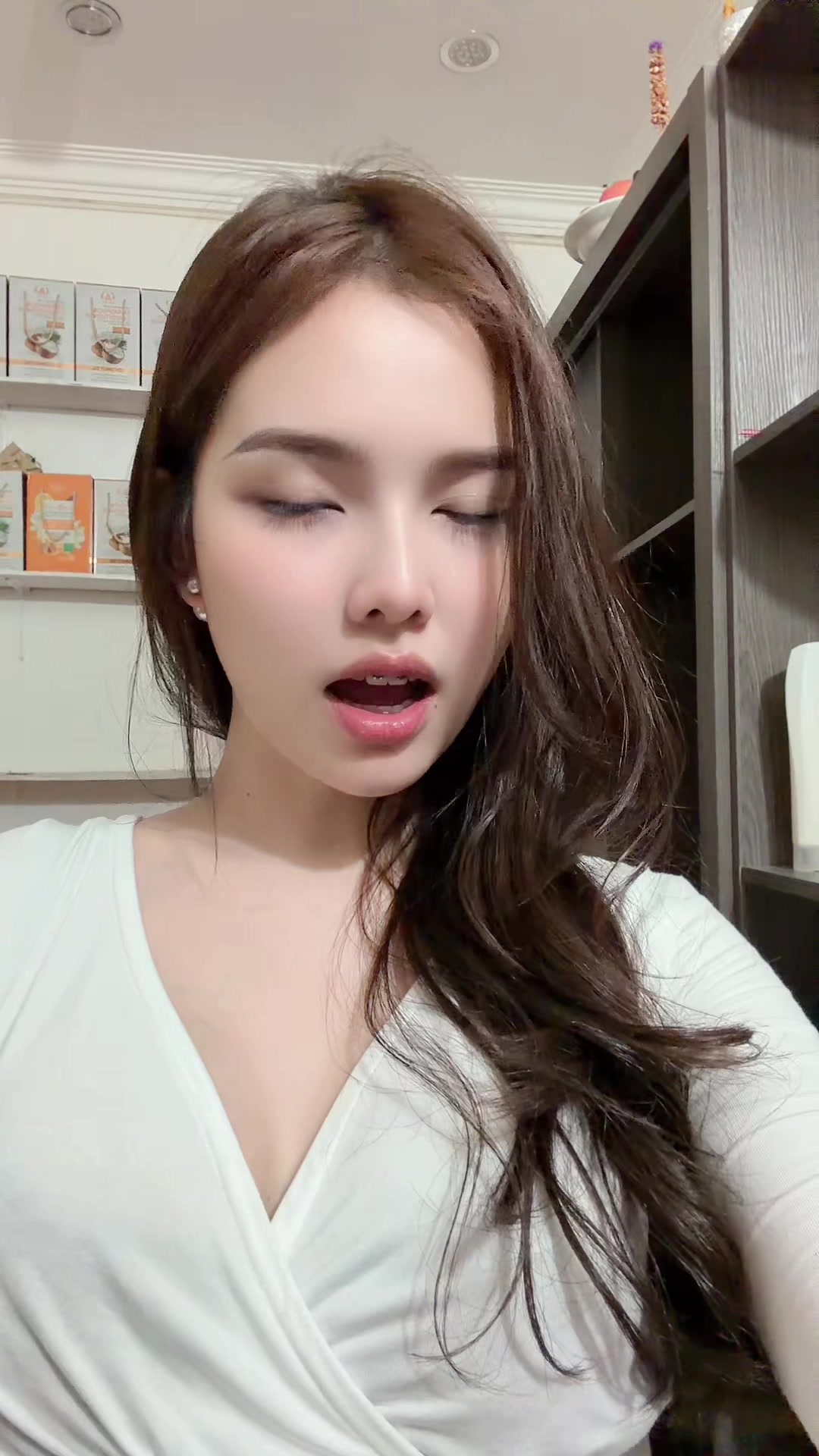 @Ly Monika