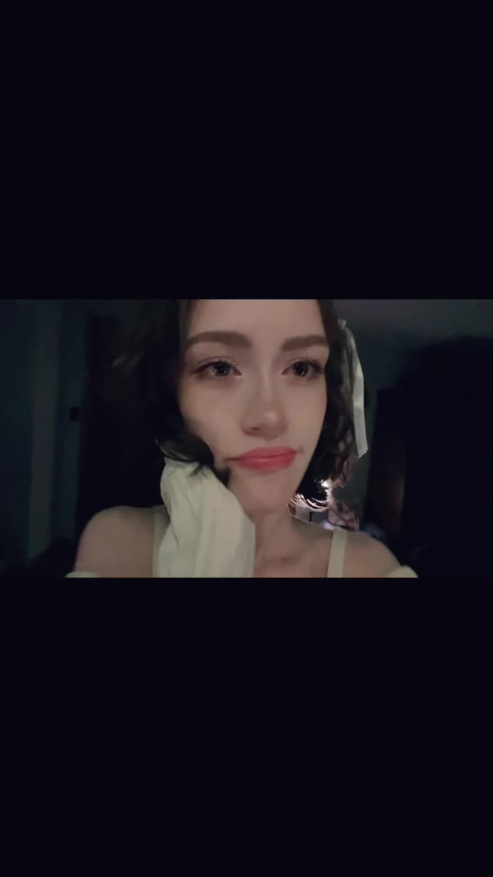 @elleb0dhi