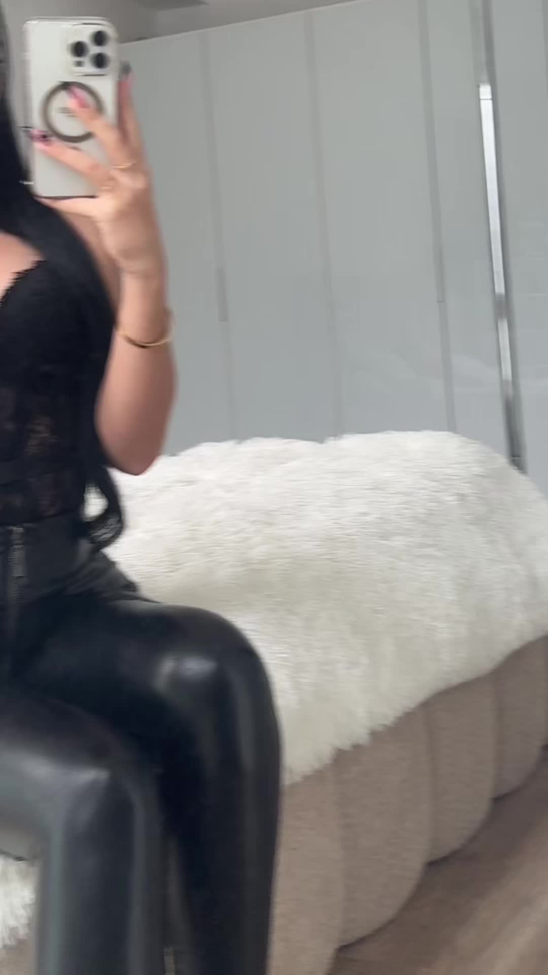@𝐚𝐧𝐢𝐭𝐚