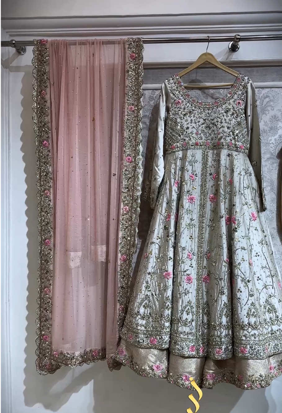@zarri.palace