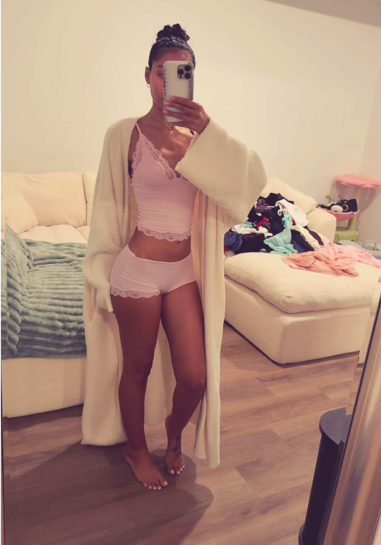 @shaniajjenae