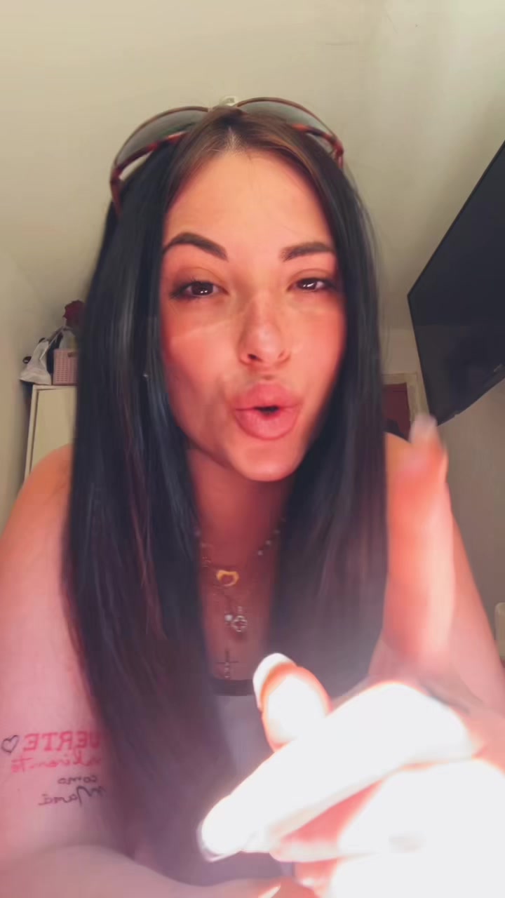 @LauraLozano🌹
