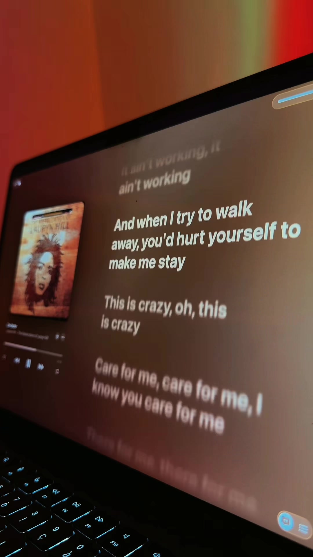 @🎧