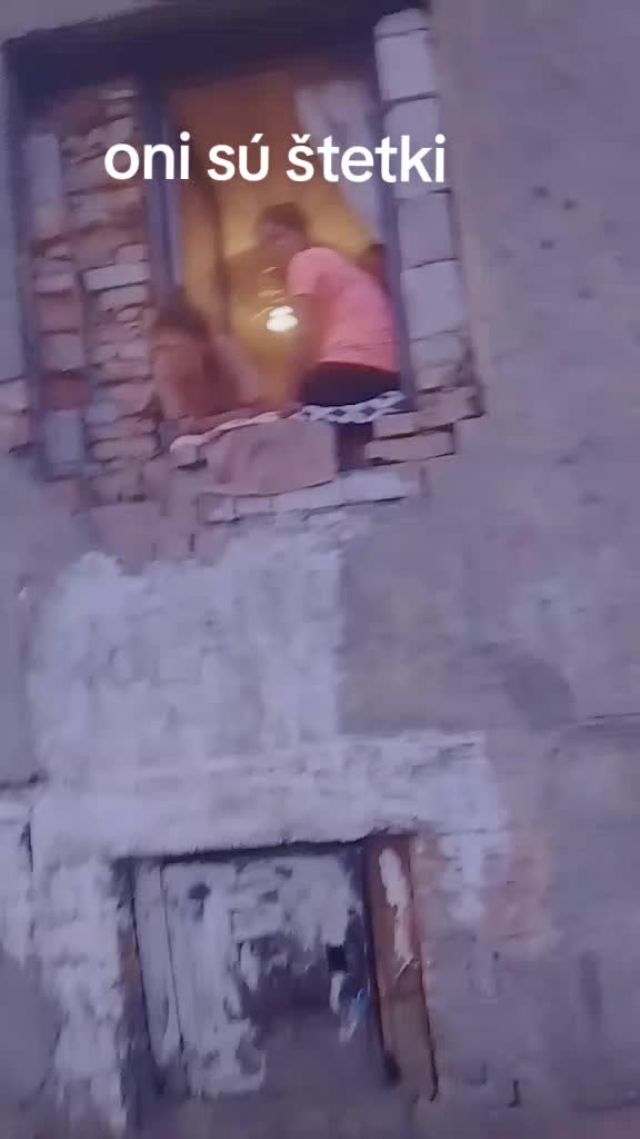 @Sara ľúbi iba jednho