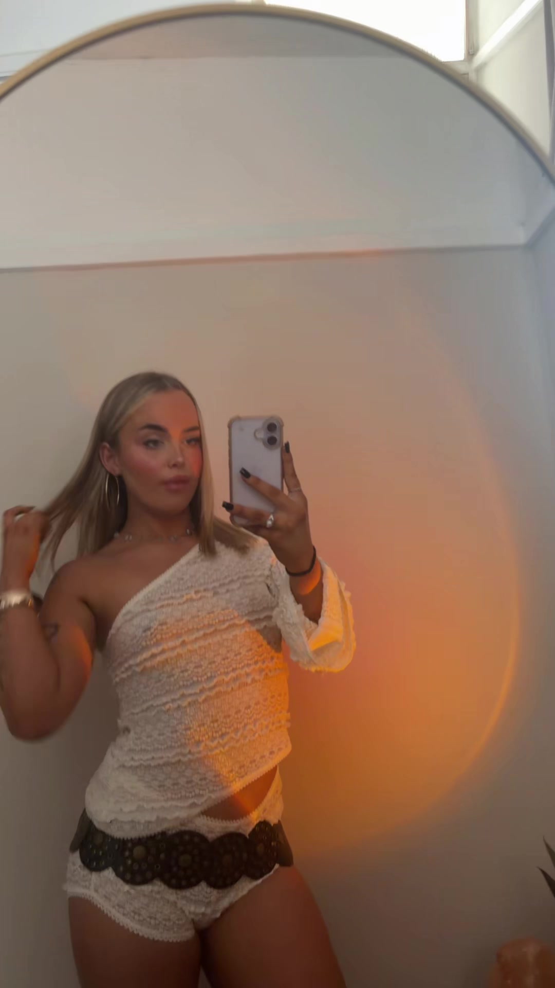 @bella