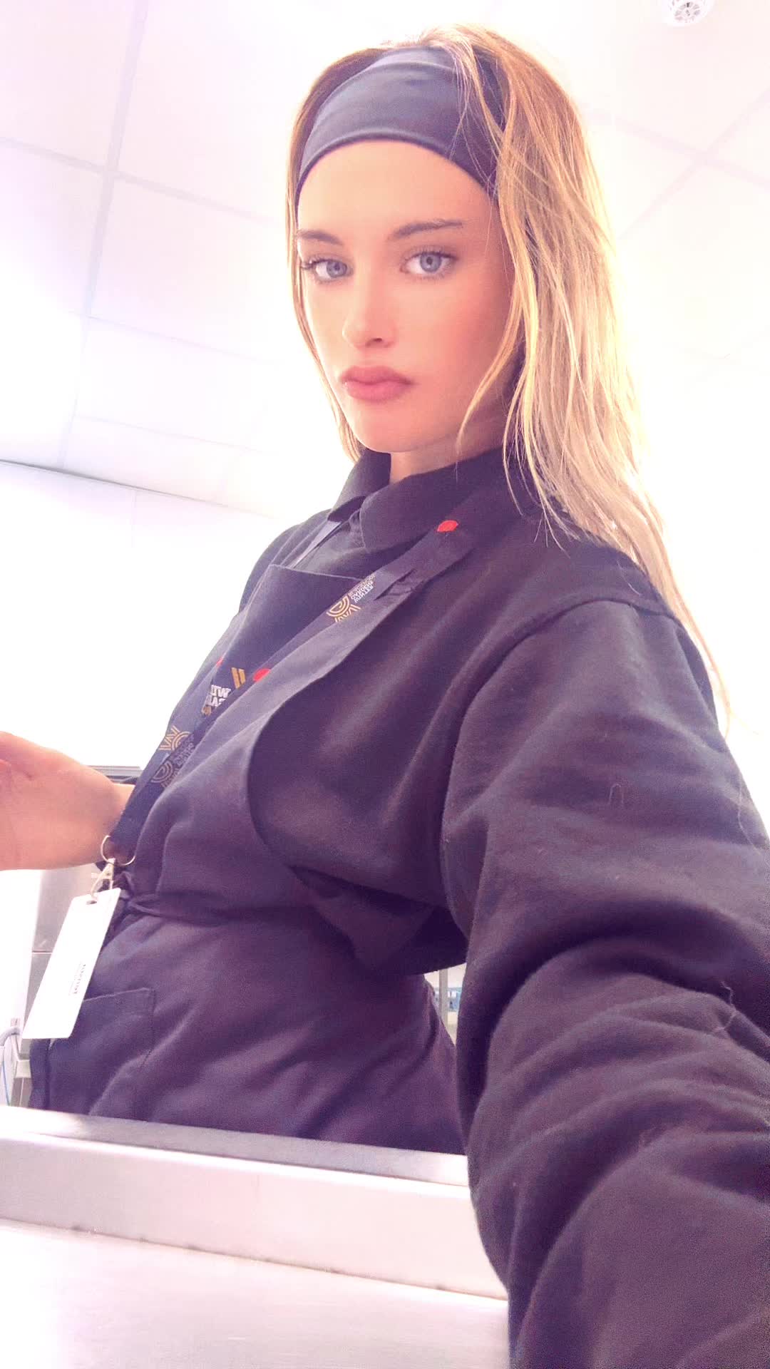 @anais
