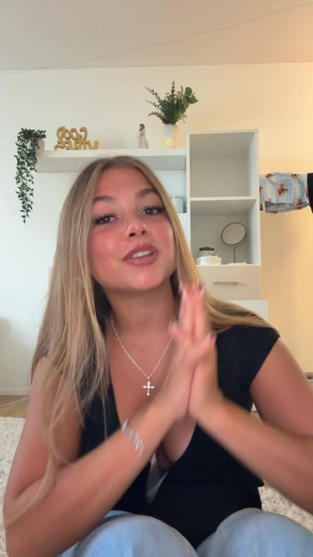 @Elena_<3