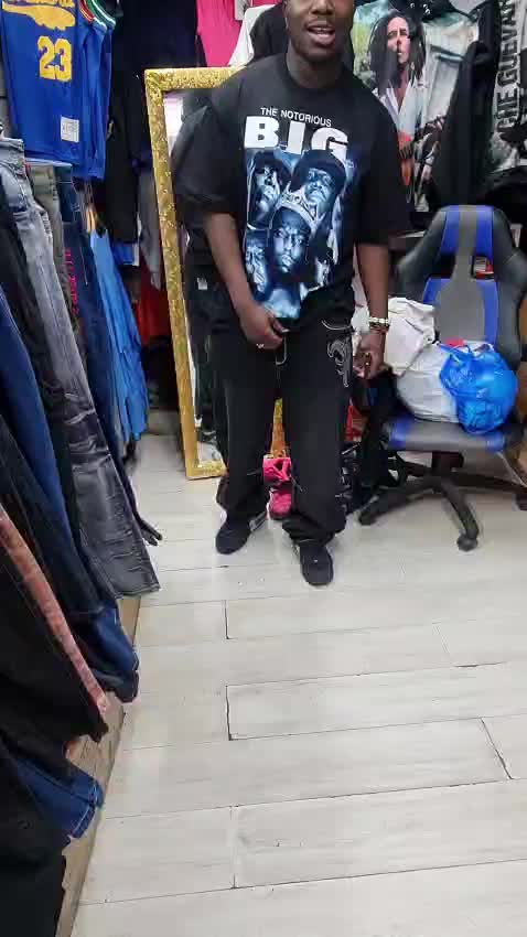 @hollyhoodmontmart