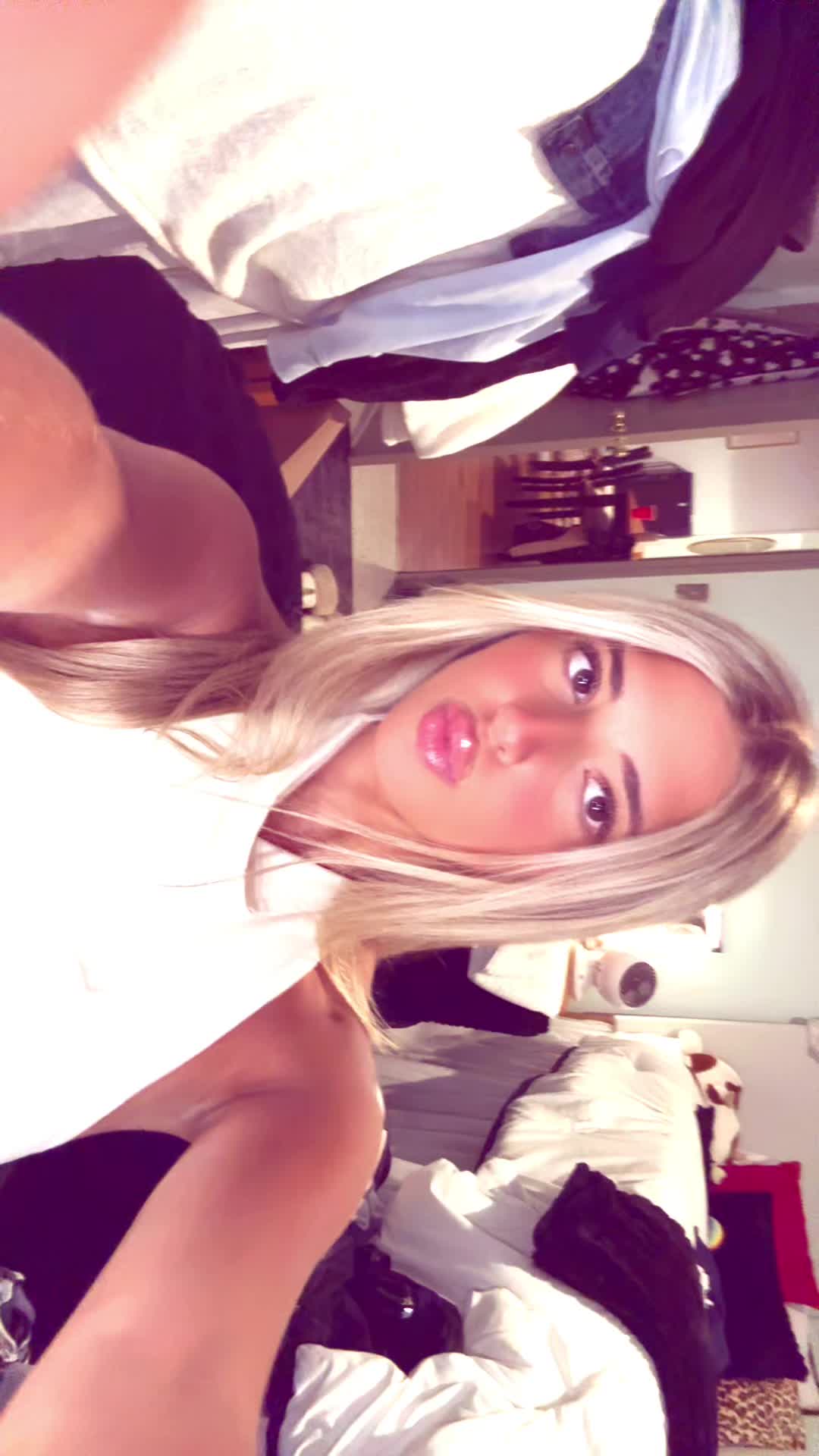 @izzysavo
