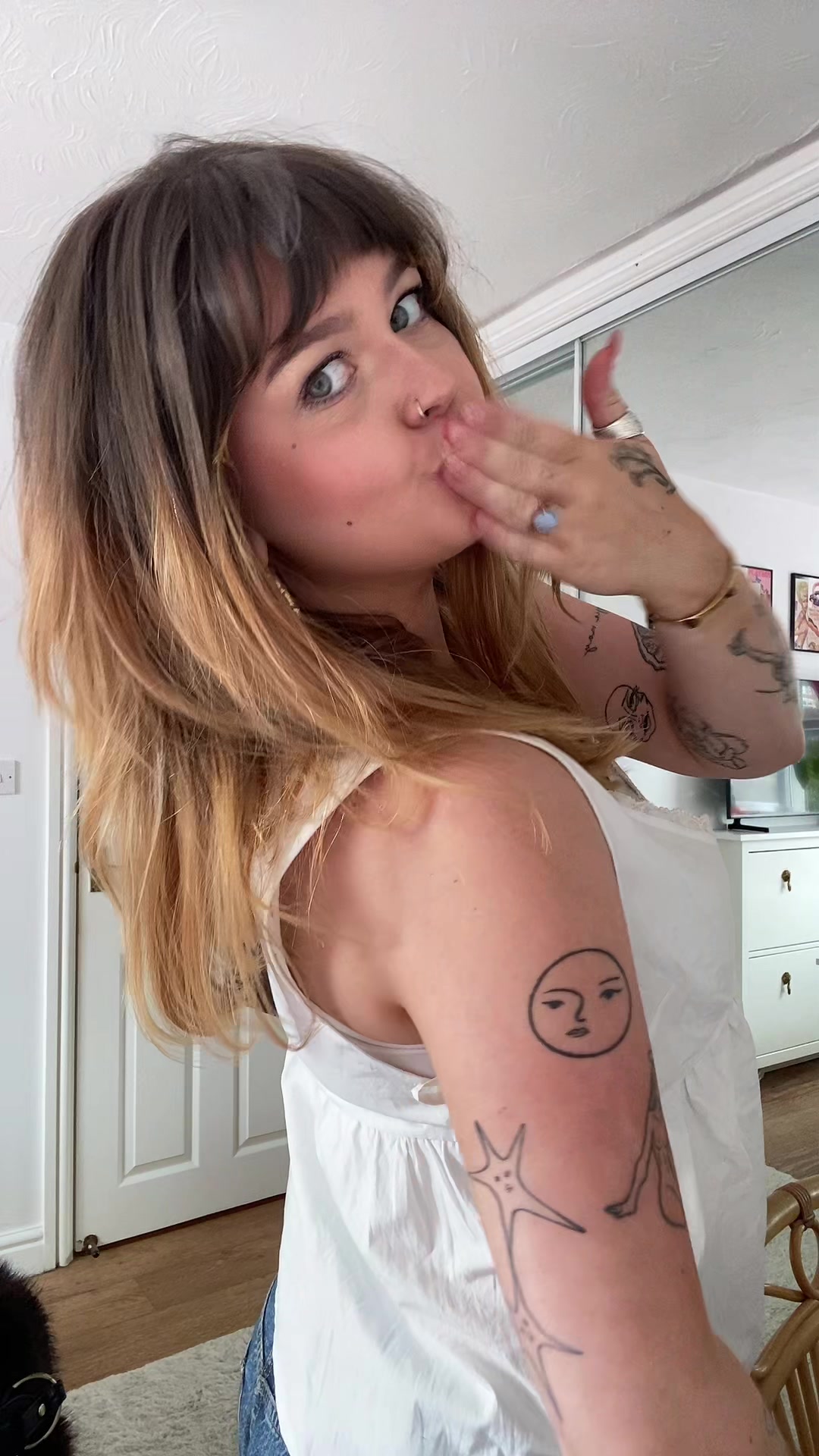 @twinklenips