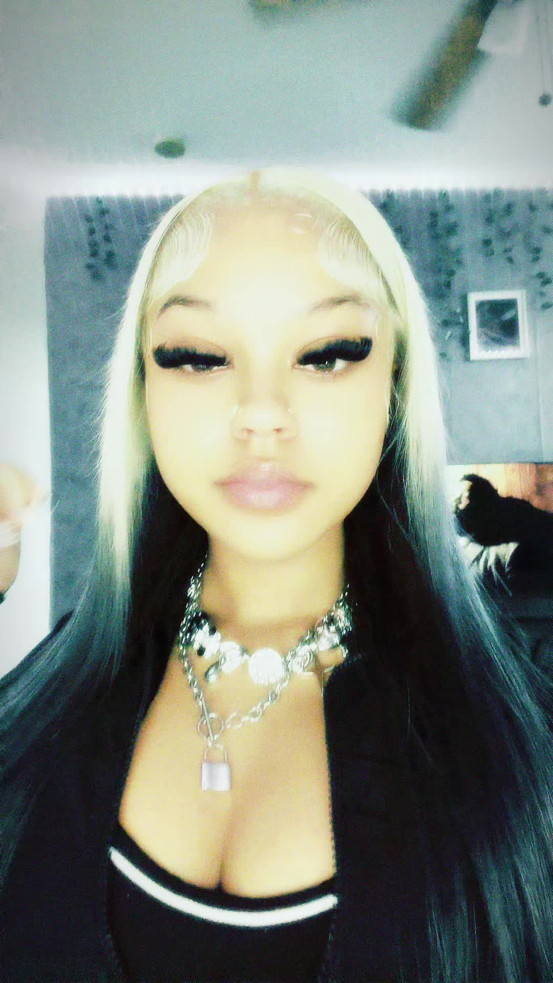 @doll .