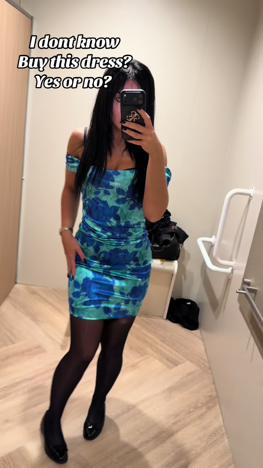 @theveluora