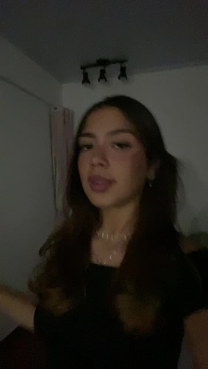 @liviaareiss_