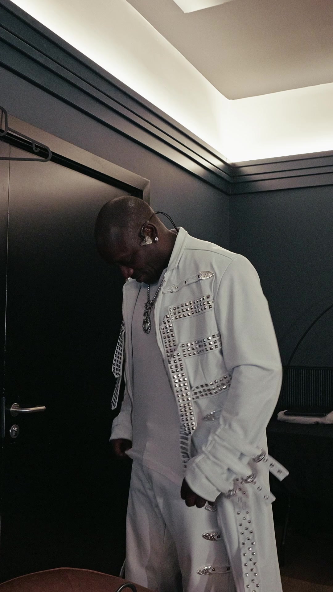 @AKON