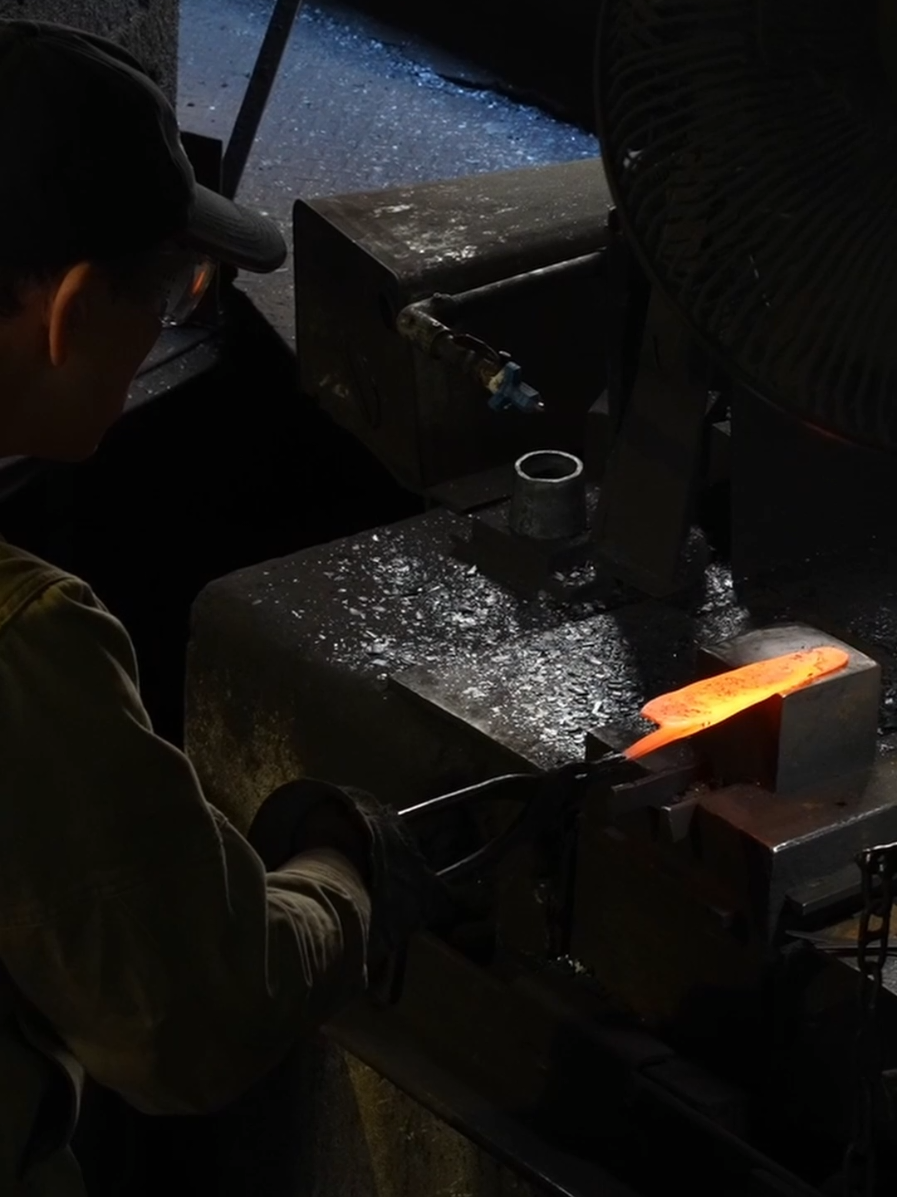 @Knifewear