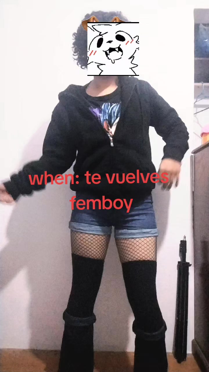 @Mocki_femboy