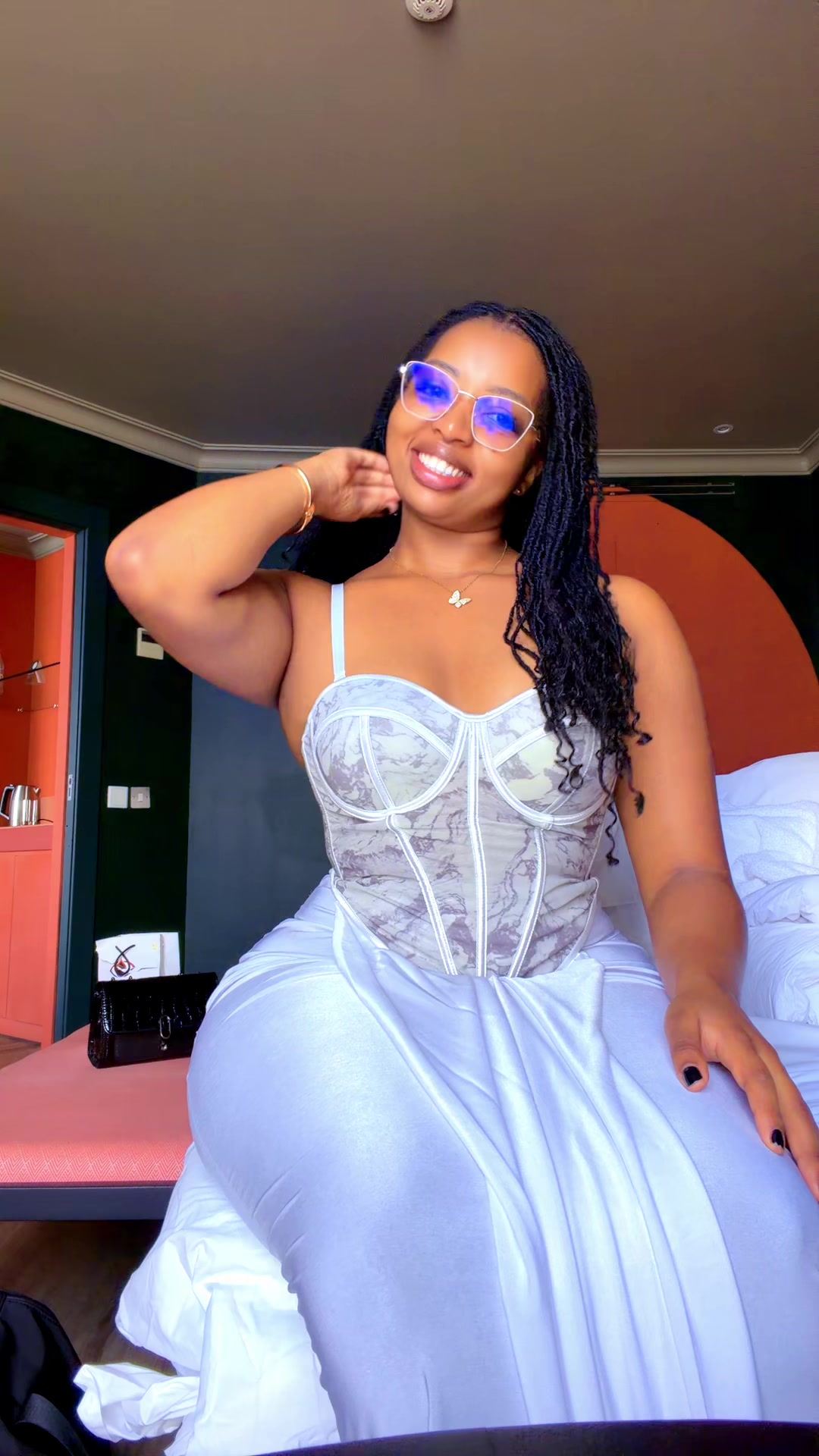 @naomikuria