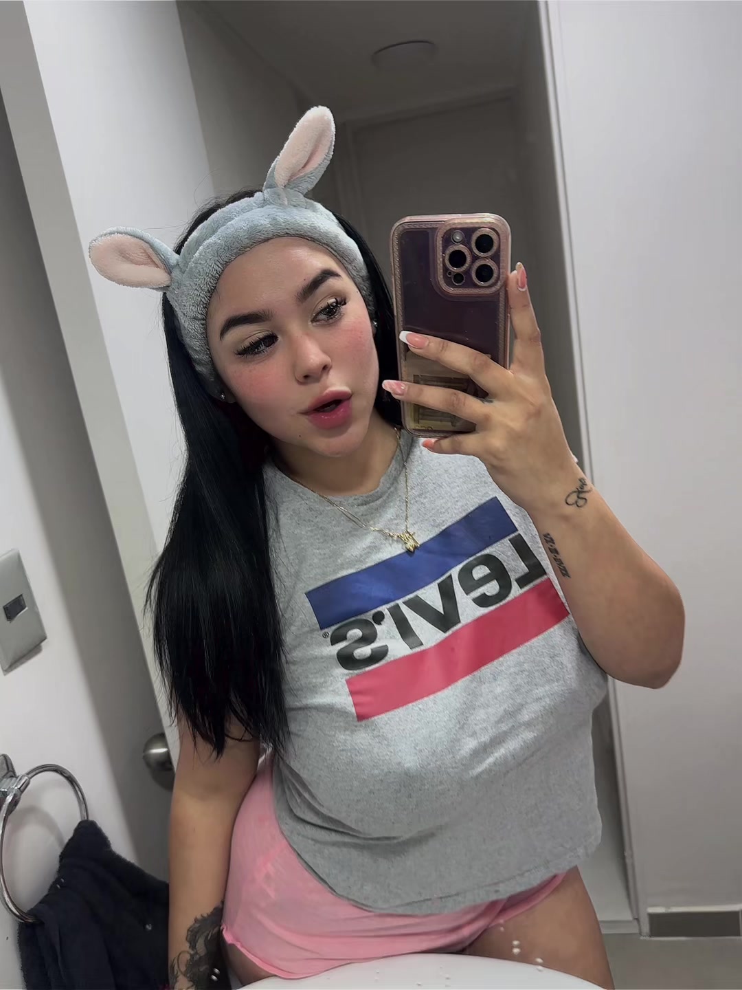 @.🙂&zwj;↕️