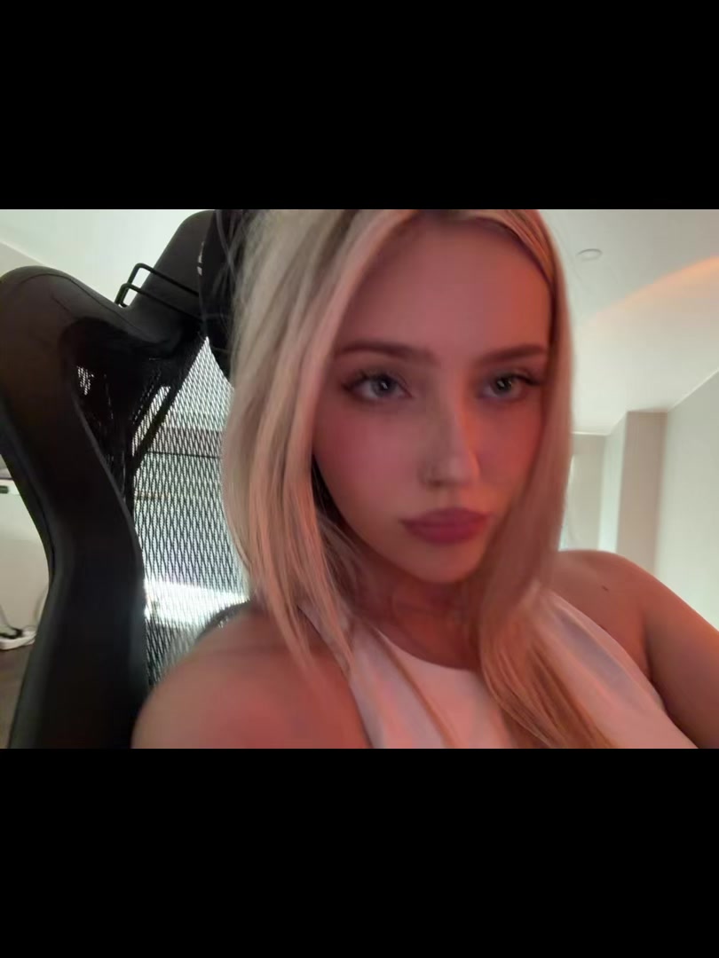 @whylollycry