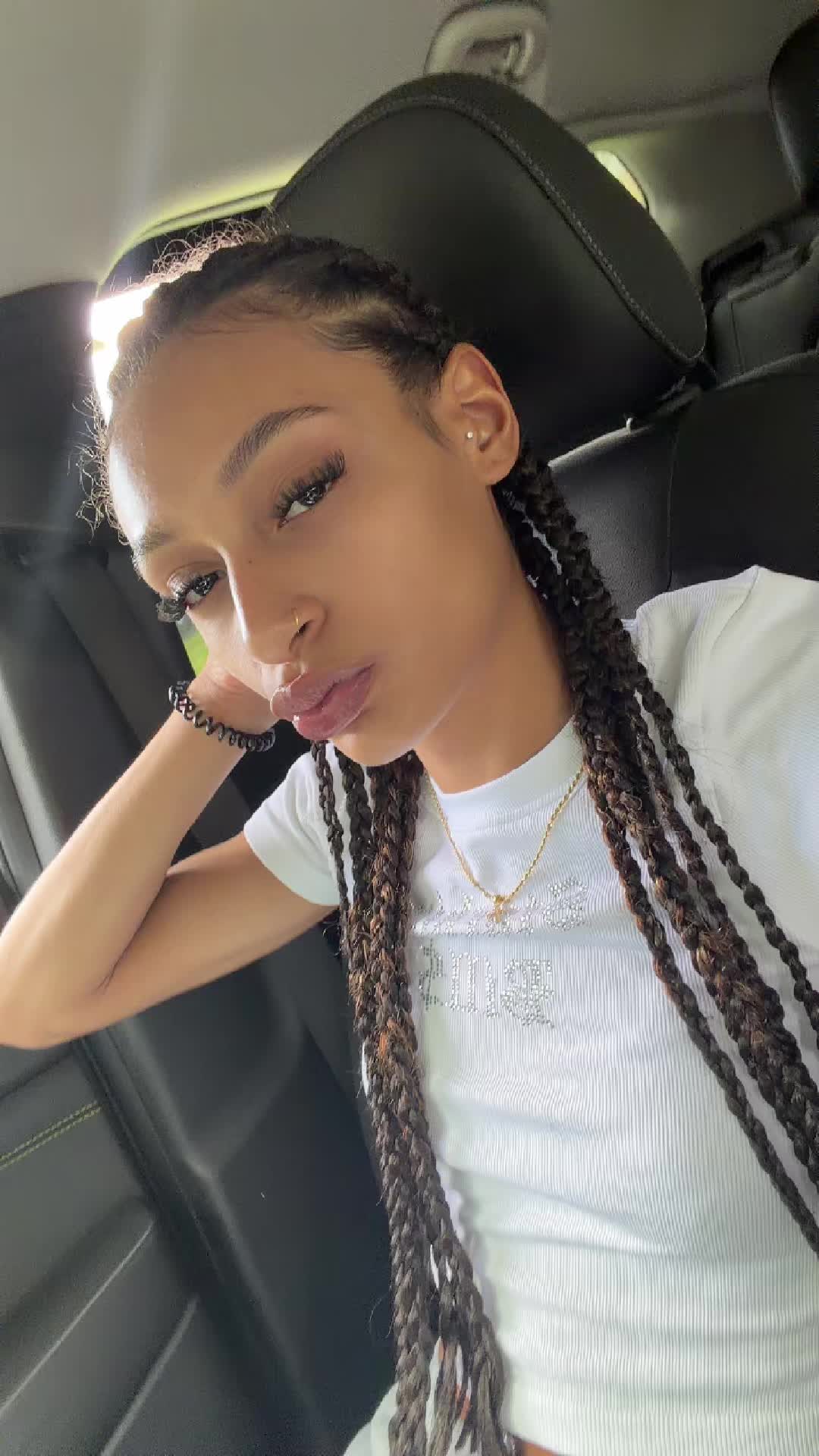 @carleeebaee