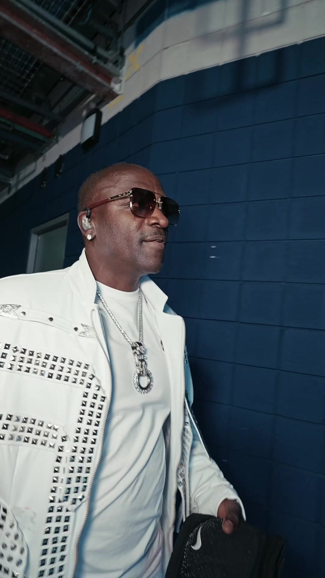 @AKON