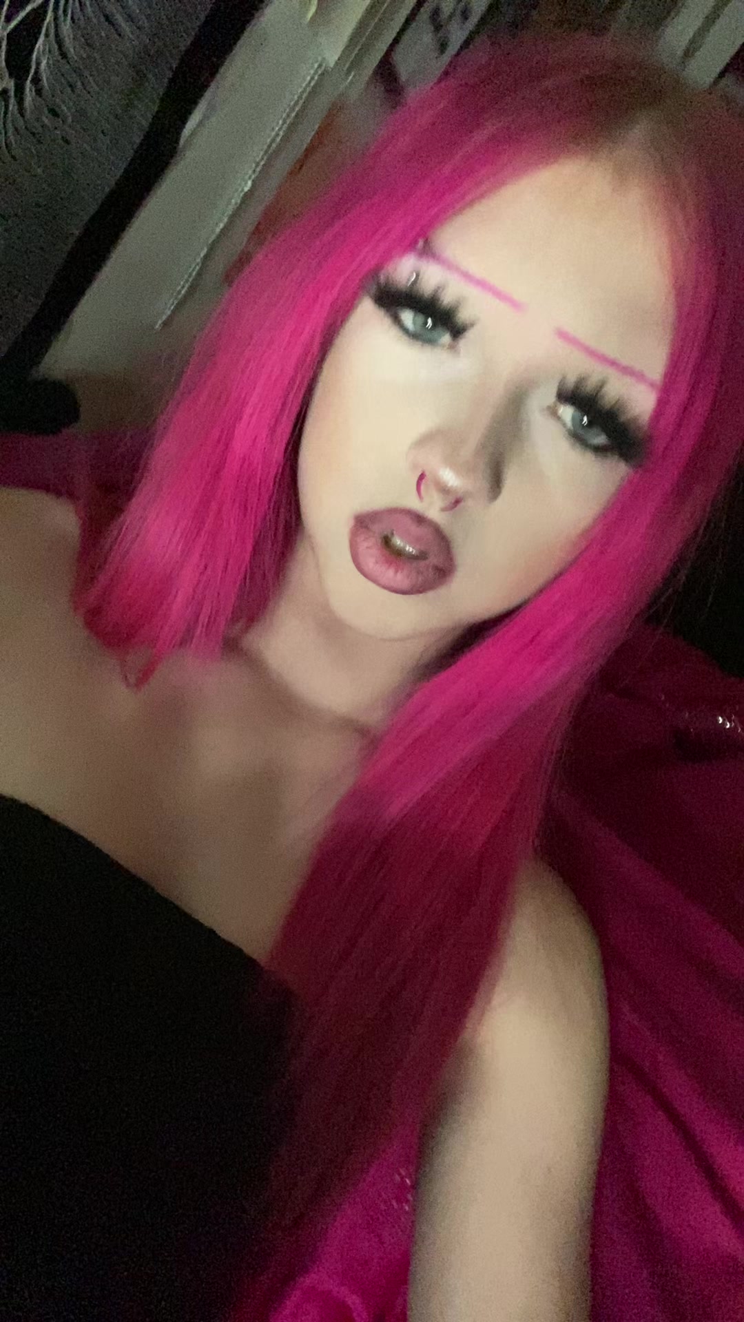 @iloveadriannelenker_